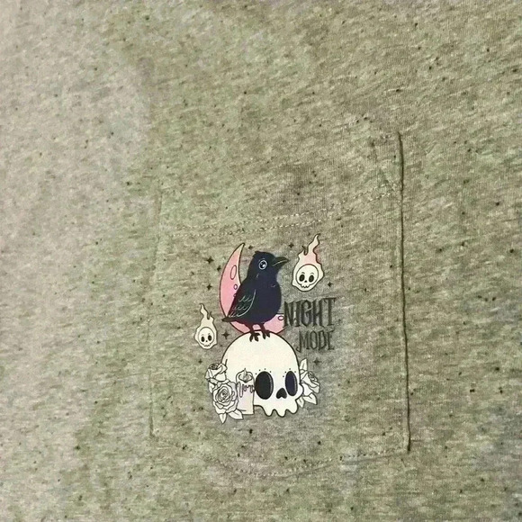 “Night mode” pocket tee grey - Picture 1 of 3